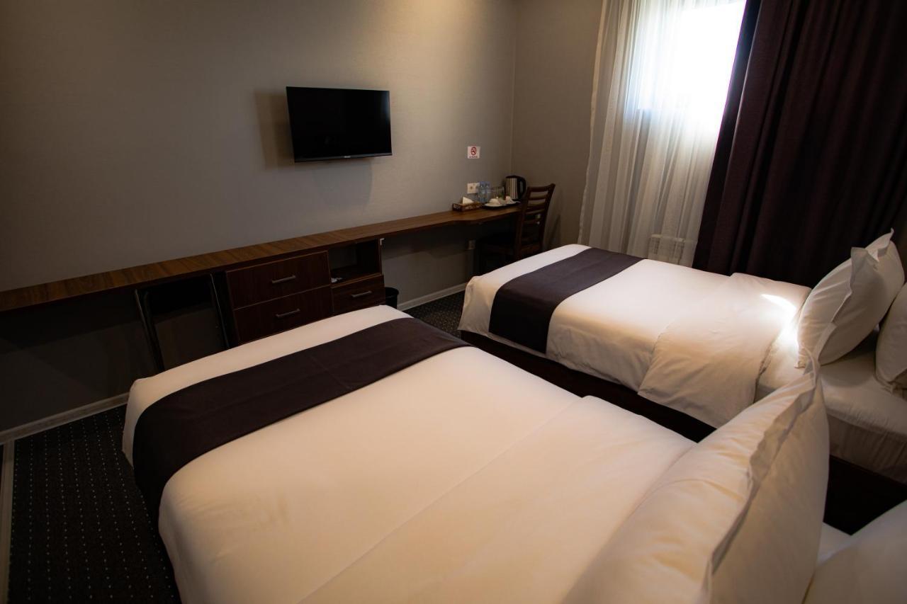 Sharaf Hotel Ташкент Екстер'єр фото